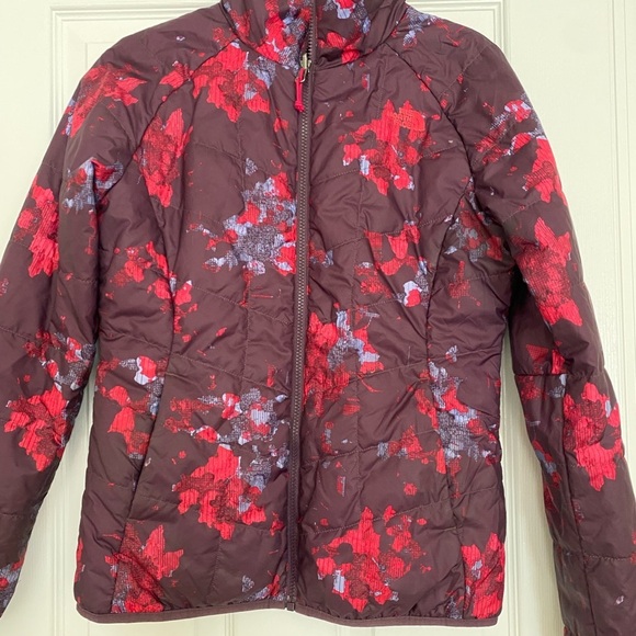 THE NORTH FACE Ladies Burgundy Pink Floral Puffer Quilted LOGO Jack Coat Size S - Picture 3 of 6